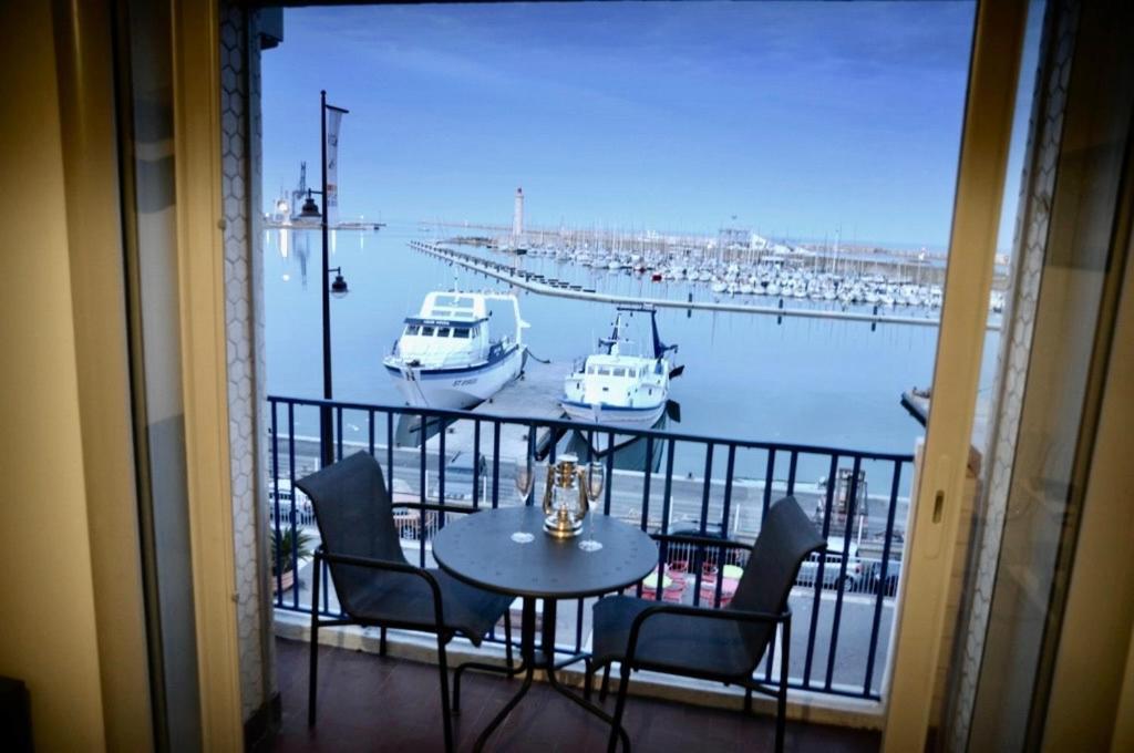 "Luigi" Balcon Sur La Mer Et Le Port De Sète Exterior foto